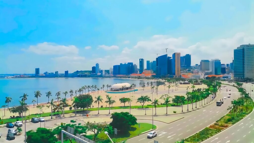 Skyline of Luanda with modern buildings and the iconic Marginal road along the waterfront – showcasing the city’s vibrant and dynamic side.